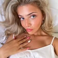 Hailey Backus's Instagram, Twitter & Facebook