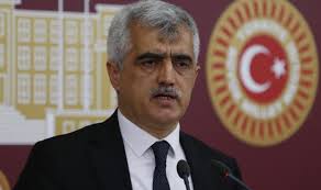 Anayasa gereğince, genel kurulda okunan tezkerenin ardından gergerlioğlu'nun milletvekilliği düştü. Hdp Li Gergerlioglu Saglik Bakani Na Khk Li Doktorlari Hatirlatti