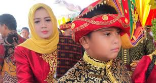 1 Oktober Hari Lahir Sultan Ferry Zulkarnain, Putranya di Khitan