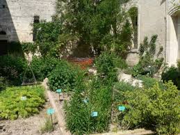À faire près de le jardin médiéval. Jardin Medieval D Uzes Uzes La Region Centre International De Sejour Ethic Etapes Val De L Hort