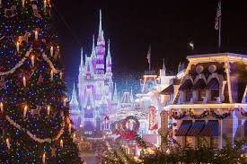 When do they celebrate it?3.whose birthday is celebrated at christmas?4.what country gave us the tradition of decorating the christmas tree?5.who ••• помогите с английским 6 класс???? Disneyland Landscaping For The Holiday Season People Com