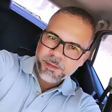 Aos 21 anos, sua aparência importava. Aos 31, sua carteira sim. Ninguém  chama um homem de 30 anos de "bonito". Querido filho, não existe homem  bonito ou feio depois dos 30 anos.