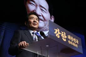 윈지코리아컨설팅이 지난 1일 공개한 대권주자 지지도 조사 (95% 신뢰. 5iymk6dray K2m