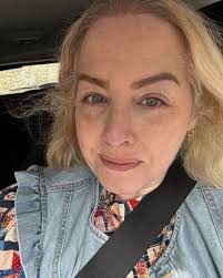 Today marks a milestone!! I have finished my first pass (35 weeks!) of  @invisalign_uk with the incredible Billie-Jean Rainey @newrowdental And  here's a vulnerable post