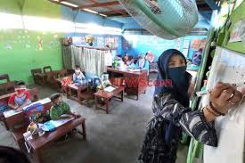 Gaji guru honorer bahkan jauh di bawah umr. Diberi Subsidi Gaji Angin Segar Untuk Guru Ngaji Dan Guru Honorer
