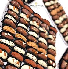 Dattes De Prestige Fourrees Et Nappees Au Chocolat Belge Plateau 30 Pieces Maitre Dattier Le Gourmet Halal 3 Dattes Recettes De Cuisine Dattes Farcies