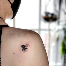See more ideas about tattoo designs, bumble bee tattoo, bee tattoo. Tattoo Uploaded By Maiko Only Bumblebee 1479713 Tattoodo