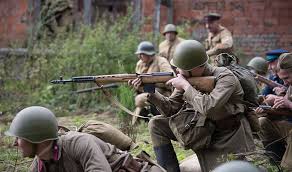 La guerre froide présente deux caractéristiques principales. Soldats Attaque La Seconde Guerre Mondiale L Urss Hostilites Bataille De Reconstruction Bataille Attaque Militaire Pikist