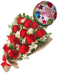 Nada mejor que celebrar un feliz cumpleaños con flores y pastel, siempre es agradable seguir cumpliendo años y celebrando estos días tan especiales con tus seres queridos. Ramo Rosas Rojas Feliz Cumpleanos Con Rosas Y Globos Novocom Top