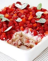Beeren Tiramisu Mit Joghurt Mascarpone Creme Rezept Erdbeeren Himbeeren Mascapone Straciatella Joghurt Buttermil Rezepte Einfacher Nachtisch Kochen Und Backen