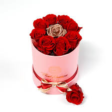 Send flowers offers some of the highest quality cheap roses delivered, along with a 100% satisfaction guarantee. Preserved Roses Box Send Valentine S Flowers To Milan Florpassion