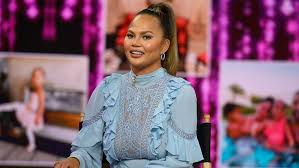 Luna looks like a mini chrissy and has some of john's features. Chrissy Teigen Gets Mom Shamed Online For How She Feeds Kids