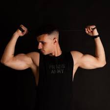 Adrian Tello (@adriaaantello)