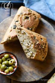 Das Einfachste Olivenbrot Der Welt Get Hungry Olivenbrot Brot Selber Backen Brot Selber Backen Rezept