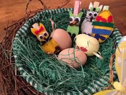 Bald schon hoppelt der osterhase in parks und gärten! Bastelidee Filz Osterhase Famigros