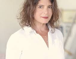 Elizabeth Weil's Instagram, Twitter & Facebook