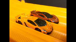 Race Lamborghini Veneno Vs Mclaren P1 Hot Wheels Youtube