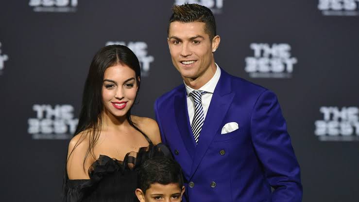 Ronaldo cozies up to Georgina Rodriguez in rare Instagram post | Sporting News