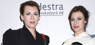 Her birthday, what she did before fame, her family life, fun trivia facts, popularity rankings, and more. Amanda Schulman Och Hannah Widell Svarar Pa Kritiken Om Hers Asterixia