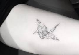 45 Filigrane Tattoo Motive Mit Geometrischen Formen Von Dr Woo Filigrane Tattoo Tattoo Motive Origami Tattoo