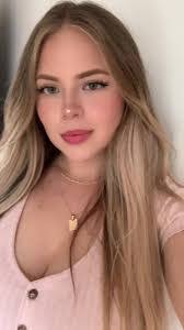 Arlene Cantu's Instagram, Twitter & Facebook