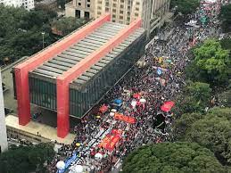 Jul 03, 2021 · a manifestação contra o presidente jair bolsonaro na região da avenida paulista, em são paulo, vinha seguindo tranquila até há pouco, quando um grupo quebrou uma agência bancária e ateou. Milhares De Manifestantes Protestam Contra Bolsonaro Na Avenida Paulista Veja