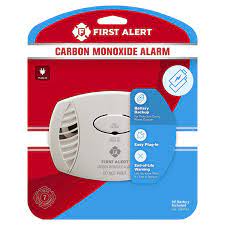 First alert makes a carbon monoxide co and explosive gas detector which can detect natural gas, propane, and methane. First Alert Co605 Carbon Monoxide Plug In Alarm With Battery Backup Carbon Monoxide Detectors Meijer Grocery Pharmacy Home More