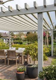In Den Letzten Tagen Hatten Wir Geplant Gesagt Gebohrt Und Gestrichen Und Nun Ist Unser Diesjahriges Holzbauprojekt Eine Perg Pergola Uberdachung Garten Garten Und Gartensitzplatz