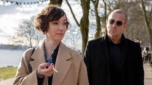 Der ungemütliche und mürrische kontrolleur fridel ischinger macht rikes leben schwer, indem er behauptet ihre tiere würden in akuter gefahr schweben. Video Wer Einmal Stirbt Dem Glaub Filme Im Ersten Ard Das Erste