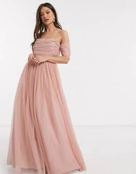 Asos cerimonia offre una linea moderna di vestiti affinché tutte le invitate possano apparire impeccabilmente eleganti nel giorno del matrimonio. Pagina 2 Vestiti Cerimonia Vestiti Cerimonia Lunghi Corti Asos