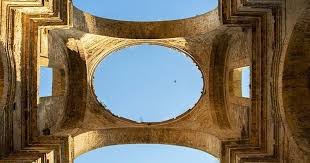 Reuse the fallen church: una sala per concerti nelle rovine della ...