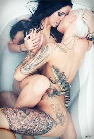Und zwar hab ich seid genau 20 tagen ein relativ großes tattoo auf dem rücken, und ich würde zur entspannung und zum aufwärmen gerne mal wieder in die badewanne. Bad Party Foto Bild Szene Tattoos Kaiman Krokodil Tattoos Badewanne Bilder Auf Fotocommunity