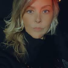 Anyone offering mini photography sessions?