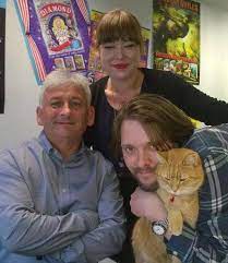 team bob garry belle james and bob the man himself ace from fb page james bowen street cat bob bob der streuner katzen hunde