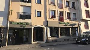 During the night the air temperature drops to +4°c; Ils Agressent Les Caissieres Du Carrefour Et Finissent Sur Le Toit D Un Immeuble