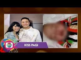 Gilang termasuk anggota termuda dari acara sketsa komedi extravaganza trans tv yang mulai masuk di acara ini pada bulan mei 2009. Kehilangan Calon Bayi Kedua Gilang Dirga Dan Adiezty Ungkap Perasaannya Kiss Pagi Youtube