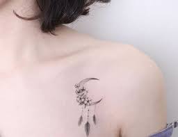 Halbmond Tattoo Bedeutung Und Viele Tolle Ideen Und Inspirationen Dreamcatcher Tattoo Tattoos