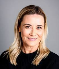 Joanie Long's Instagram, Twitter & Facebook