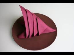 Servietten falten einfach edle rose fuer hochzeit. Servietten Falten Segel Napkin Folding Sail Youtube Napkin Folding Napkins Cloth Napkin Folding