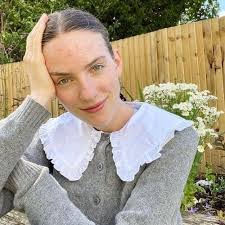 Grace Booth's Instagram, Twitter & Facebook