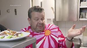 Sadece video bağlantısını paylaş ve indir. Chicote No Se Lo Cree Una Clienta Encuentra Una Larva En Su Ensalada Pesadilla En La Cocina Youtube