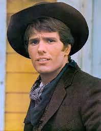 Renowned italian actor giuliano gemma made his mark as an actor starring in a number of spaghetti westerns in the 1960s, though he has been able to endure as a performer in other genres. Pin Su Cinema