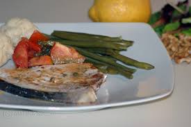 Il pesce spada è un pesce dalla carne bianca, soda e dal sapore delicato, priva di lische e spine; Cucina Pesce Spada Alla Piastra Eurosalus