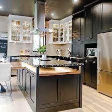 atmosphere feutree pour la cuisine armoire de cuisine amenagement cuisine et cuisine noire et bois