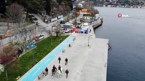 bebek sahili nde sasirtan goruntu turistler telefonlarina sarildi