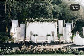 Resepsi Maret In 2021 Rustic Garden Wedding Wedding Stage Decorations Wedding Ceremony Decorations Outdoor
