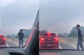 Hapus latar belakang dari gambar 100% secara otomatis — editor klip pintar — pangkas, putar, perbaiki warna, tambahkan bayangan & pantulan. Lelaki Jalan Kaki Kl Kelantan Terus Jadi Misteri Bukan Satu Tapi Dua Individu Berbeza Dia Tak Keseorangan Kami Pulang Satu Keluarga Satkoba Press