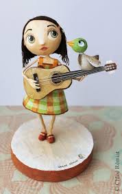 Petite Musicienne 1 Little Musician 1 Tibout De Blog Sculpture Papier Mache Poupees En Papier Creations En Papier Mache