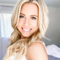 Robin Weber's Instagram, Twitter & Facebook