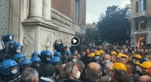 Demo in wien heute, wien demo heute. Keine Corona Demo Video Aus Genua Zeigt Protest Von Stahlarbeitern